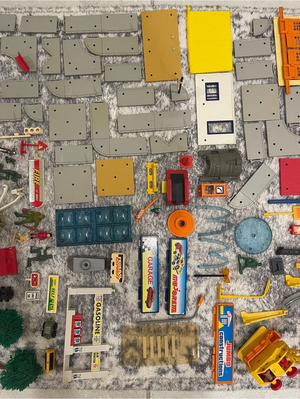 Vintage Mixed Kids Building Blocks Set in Yellow, Gray, Green & Red, Majokits Ex